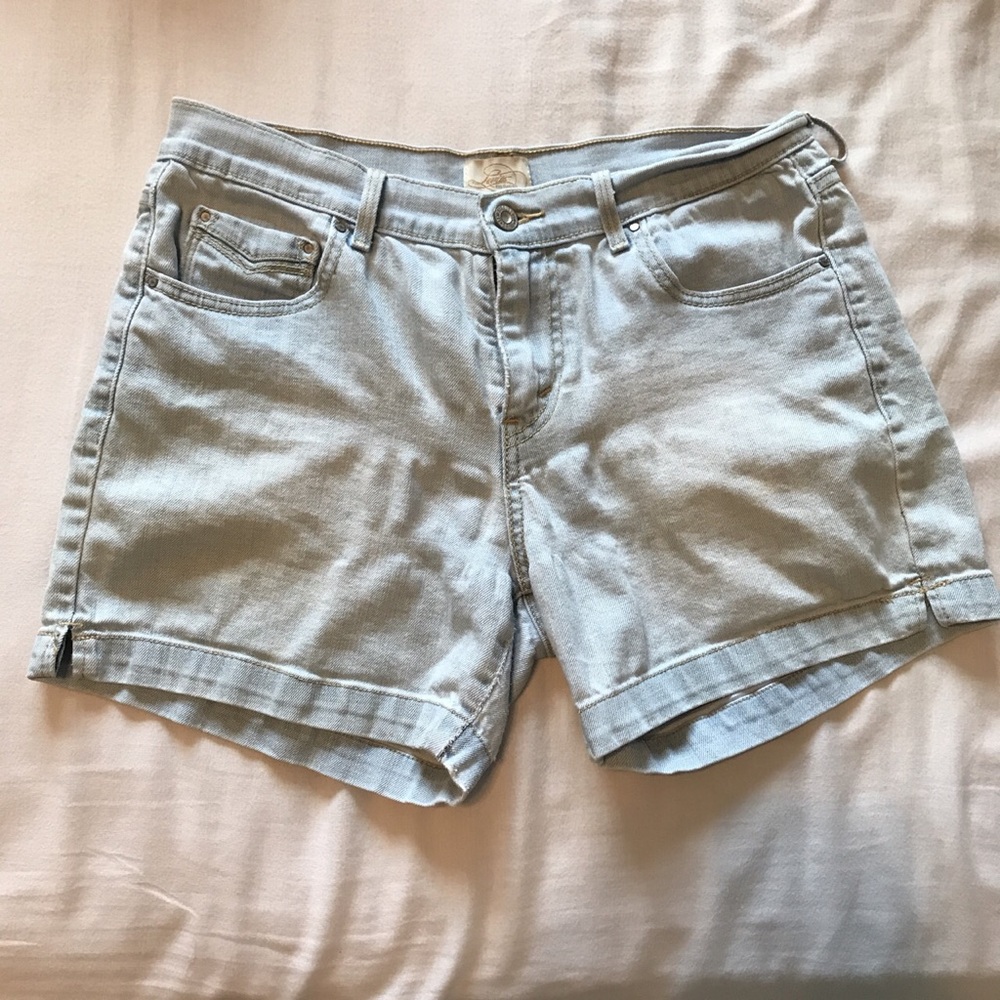 ✨Levi’s Jeans shorts✨